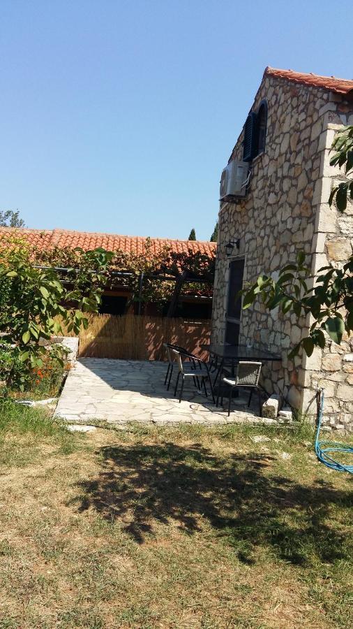 فيلا The Stone House-Zacharatos Nikolaos Pouláta المظهر الخارجي الصورة